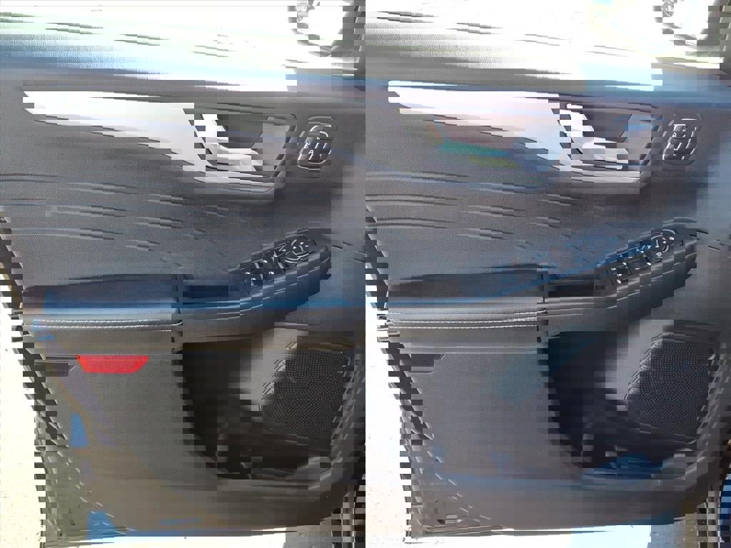 Certified 2023 Ford Escape Platinum w/ Class II Trailer Tow Package image 13