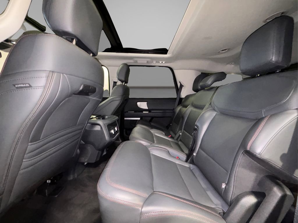 Certified 2025 Ford Expedition Active AWD/4WD image 10