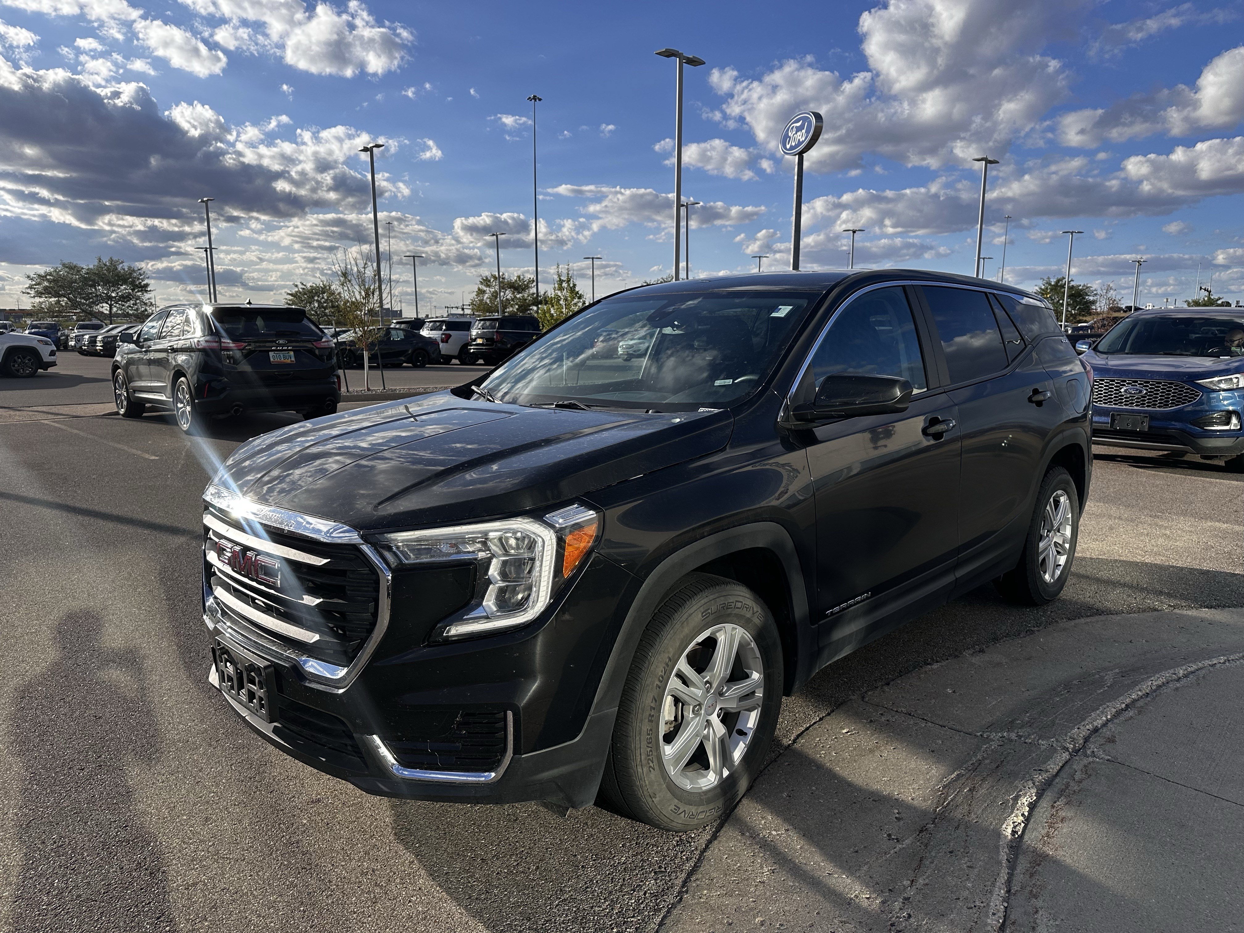 Used 2024 GMC Terrain SLE AWD/4WD image 3