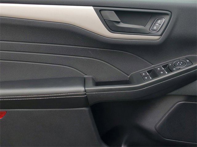 Certified 2022 Ford Escape SE w/ Cold Weather Package image 9