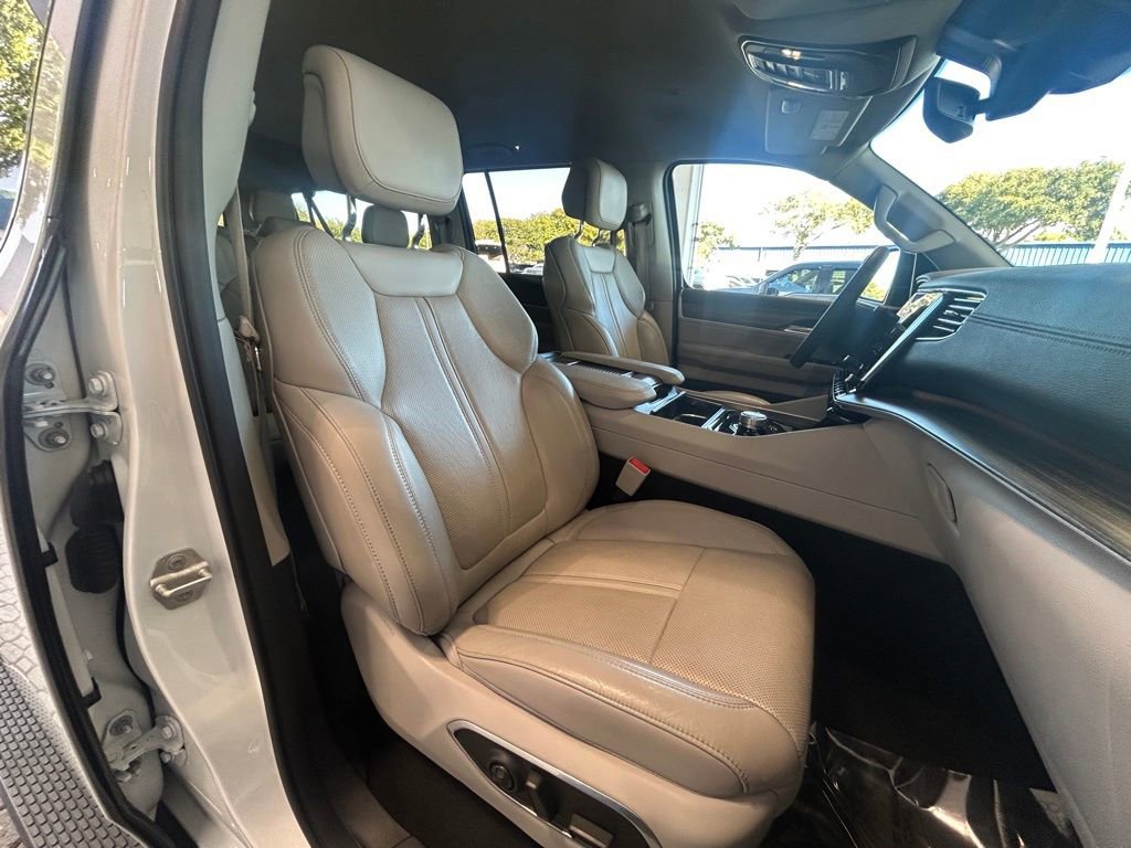 Used 2023 Jeep Wagoneer L Series II image 27