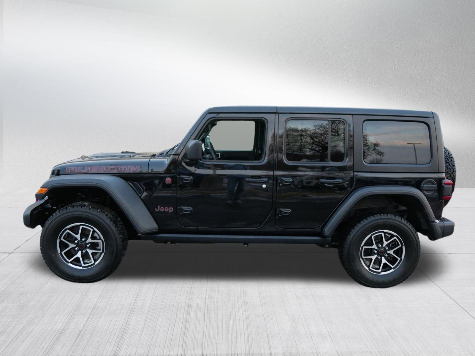 Used 2024 Jeep Wrangler Rubicon image 2