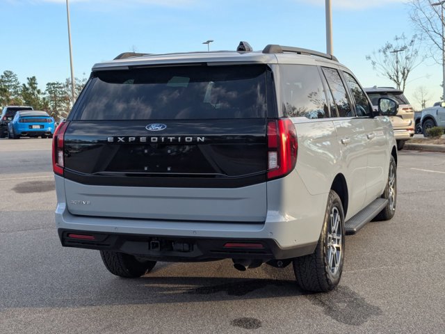 Certified 2025 Ford Expedition Active image 5