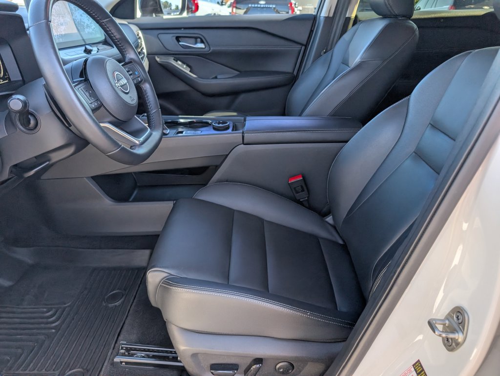 Used 2024 Nissan Rogue SL AWD/4WD image 12