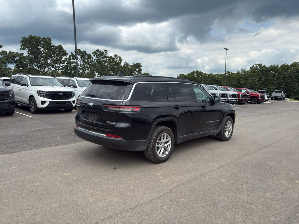 Used 2025 Jeep Grand Cherokee L Laredo RWD image 3