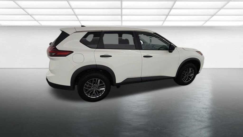 Used 2024 Nissan Rogue S AWD/4WD image 8