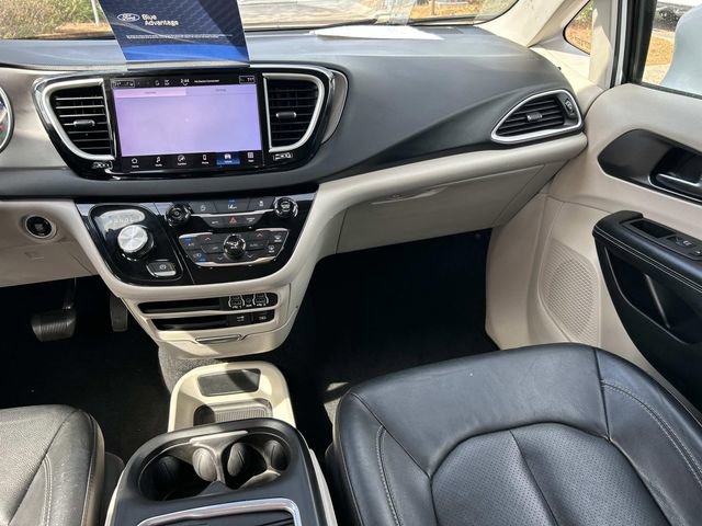 Used 2022 Chrysler Pacifica Touring-L FWD image 15