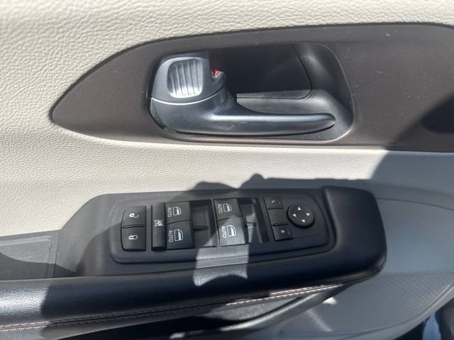 Used 2018 Chrysler Pacifica Touring-L Plus w/ Tire & Wheel Group FWD image 10
