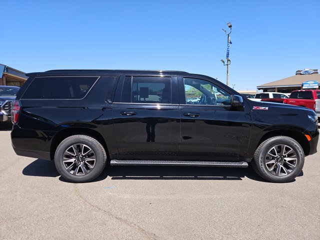 Used 2022 Chevrolet Suburban Z71 w/ Luxury Package AWD/4WD image 7
