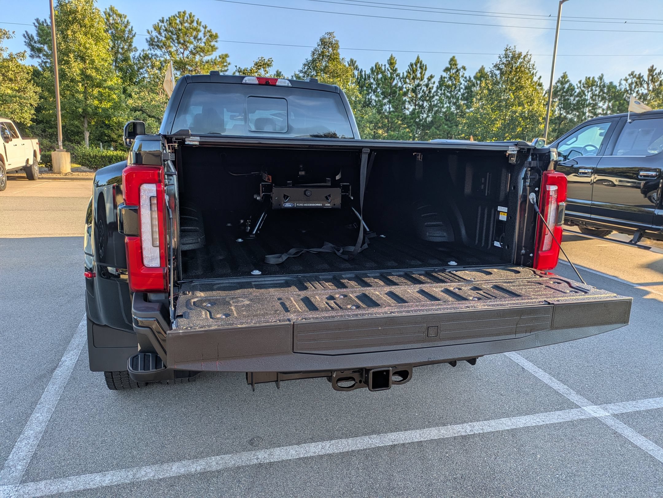 Certified 2025 Ford F450 Platinum w/ Platinum Plus Package AWD/4WD image 36