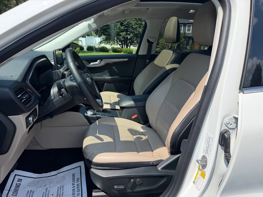 Certified 2022 Ford Escape Titanium AWD/4WD image 12