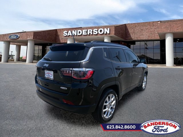 Used 2023 Jeep Compass Latitude AWD/4WD image 3