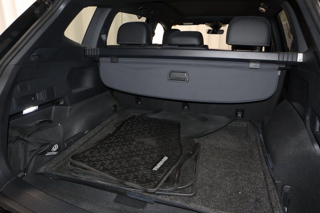 Used 2024 Volkswagen Tiguan SEL R-Line image 16