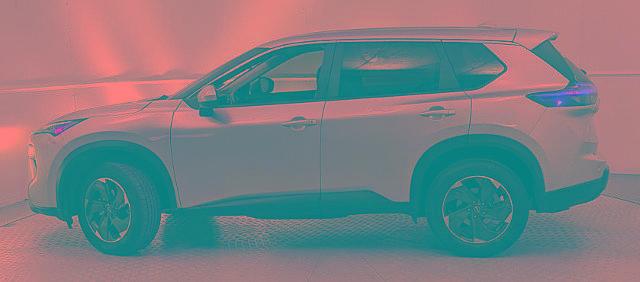 Used 2024 Nissan Rogue SV image 2