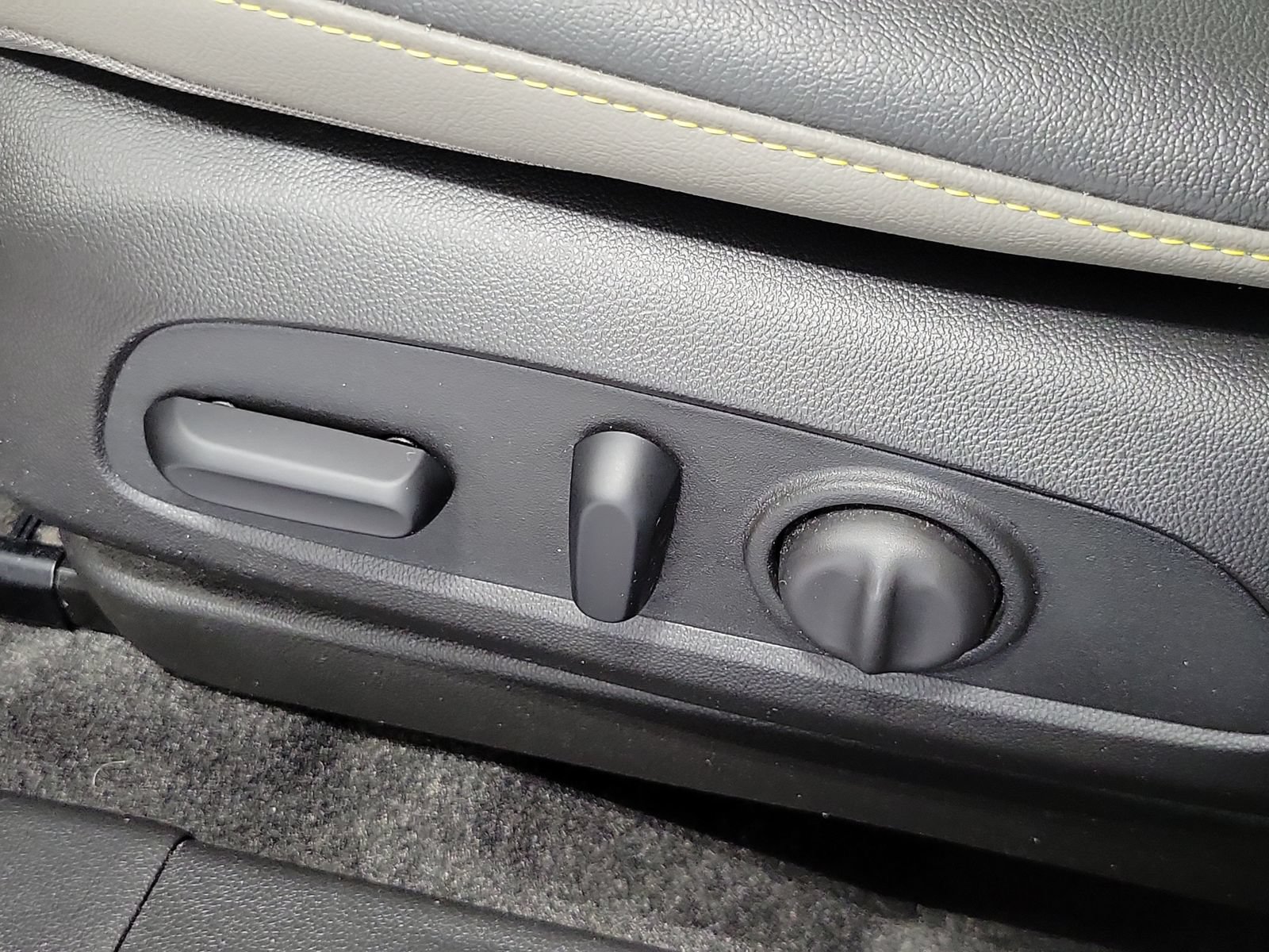 Used 2024 Chevrolet Trax ACTIV w/ Sunroof Package FWD image 9