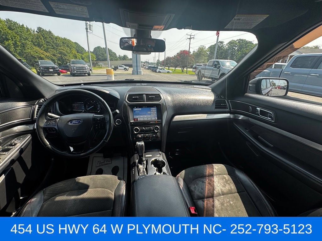Certified 2018 Ford Explorer XLT w/ Equipment Group 202A AWD/4WD image 10