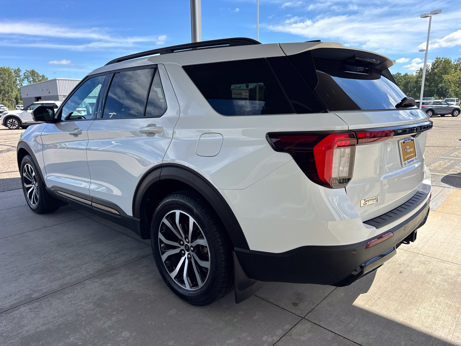 Certified 2025 Ford Explorer ST-Line AWD/4WD image 5
