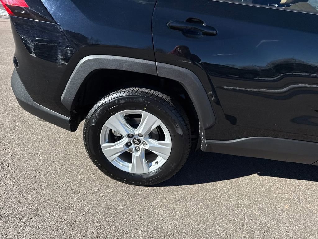 Used 2021 Toyota RAV4 XLE w/ Carpet Mat Package (TMS) image 33