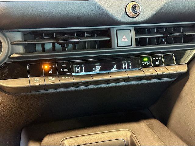 Used 2023 Toyota Crown AWD/4WD image 13