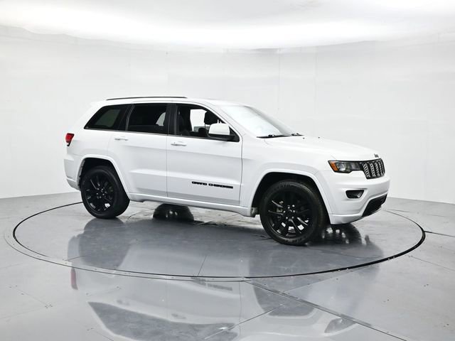 Used 2020 Jeep Grand Cherokee Altitude image 3