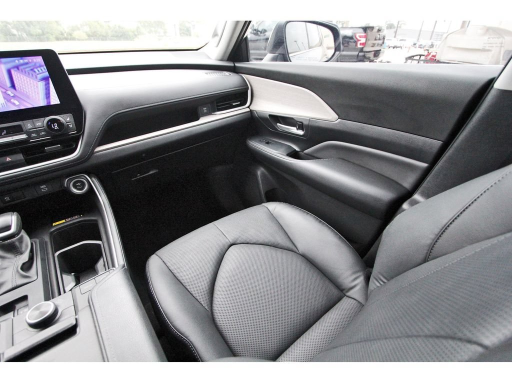 Used 2024 Toyota Grand Highlander AWD image 14