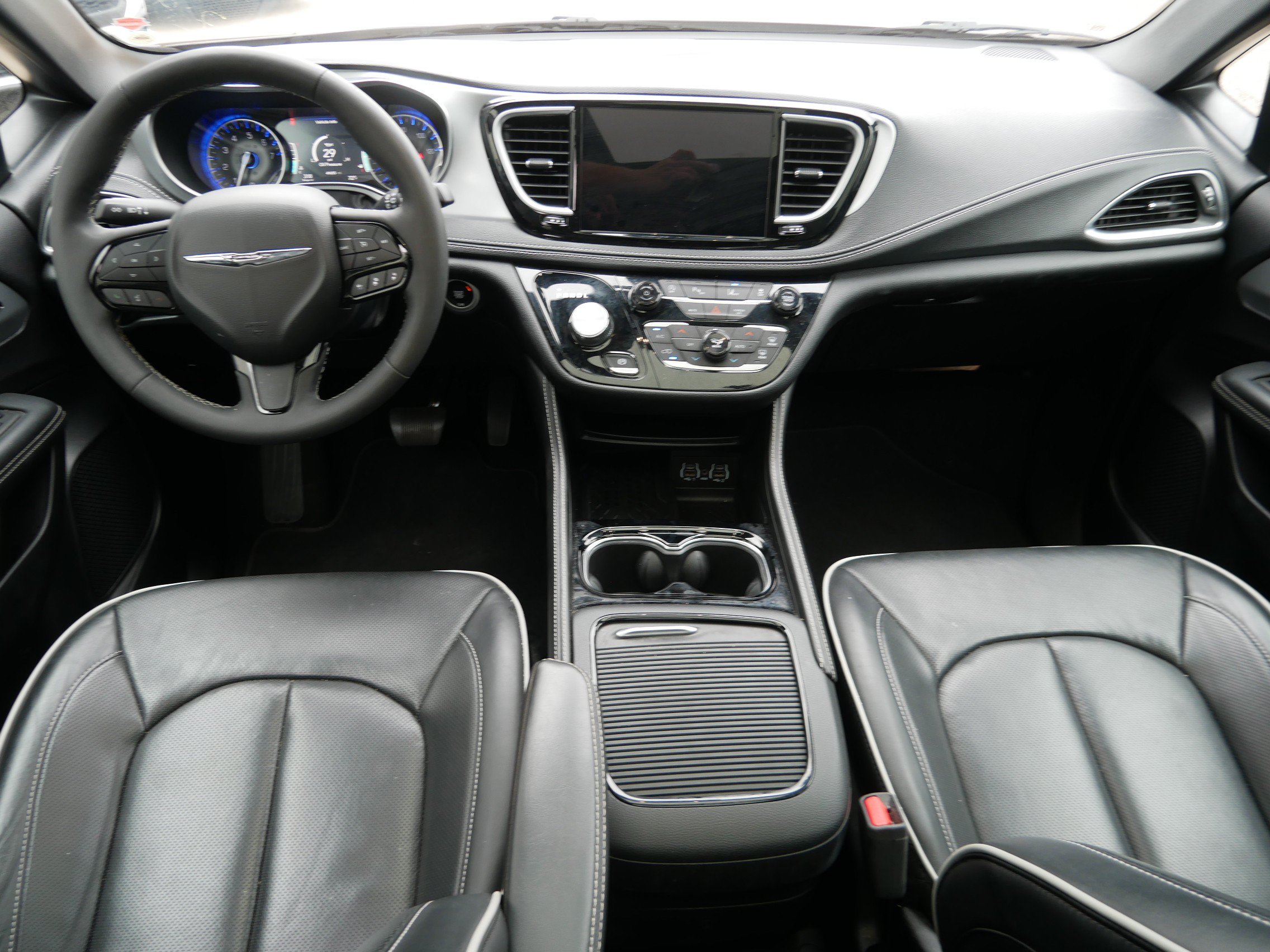 Used 2025 Chrysler Pacifica Limited FWD image 9