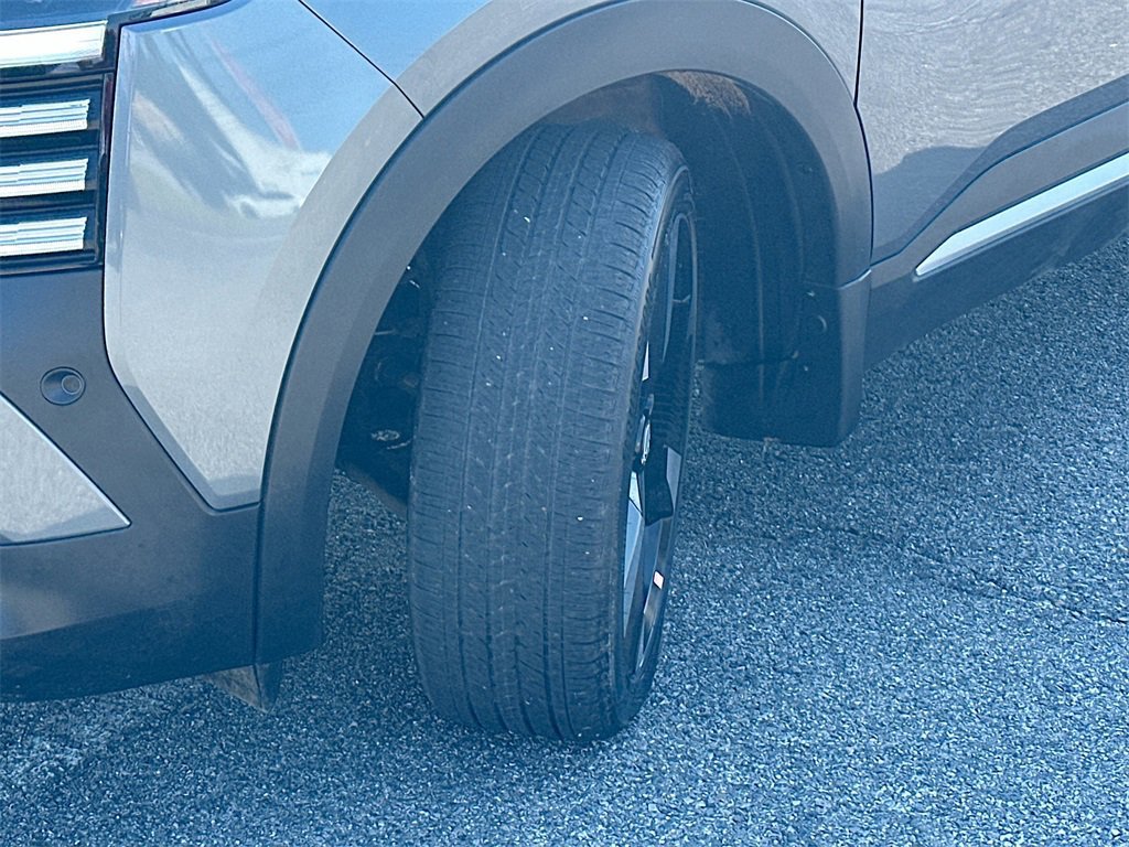 Used 2025 Nissan Kicks SR image 25