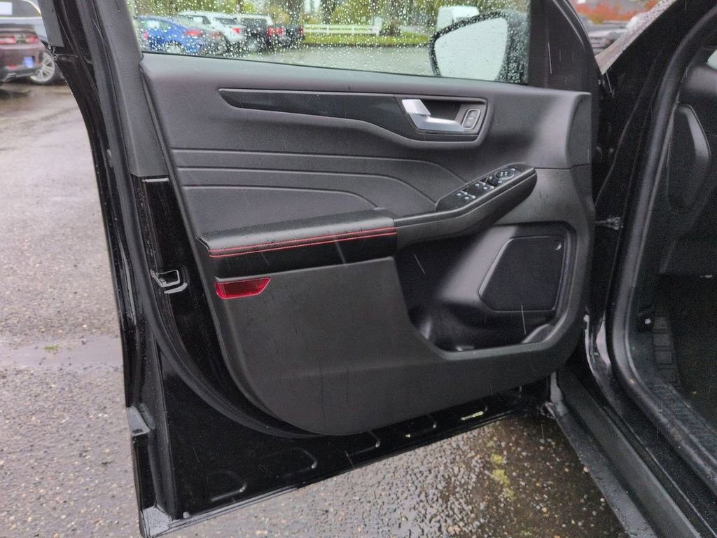 Certified 2024 Ford Escape ST-Line w/ Tech Pack #1 image 9