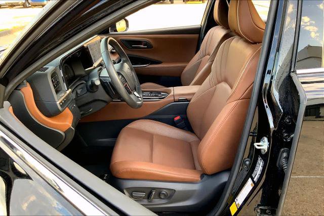 Used 2025 Toyota Crown Signia w/ Advanced Technology Package image 10