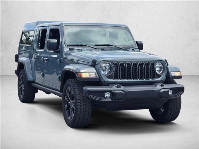 Used 2025 Jeep Gladiator Sport AWD/4WD image 3