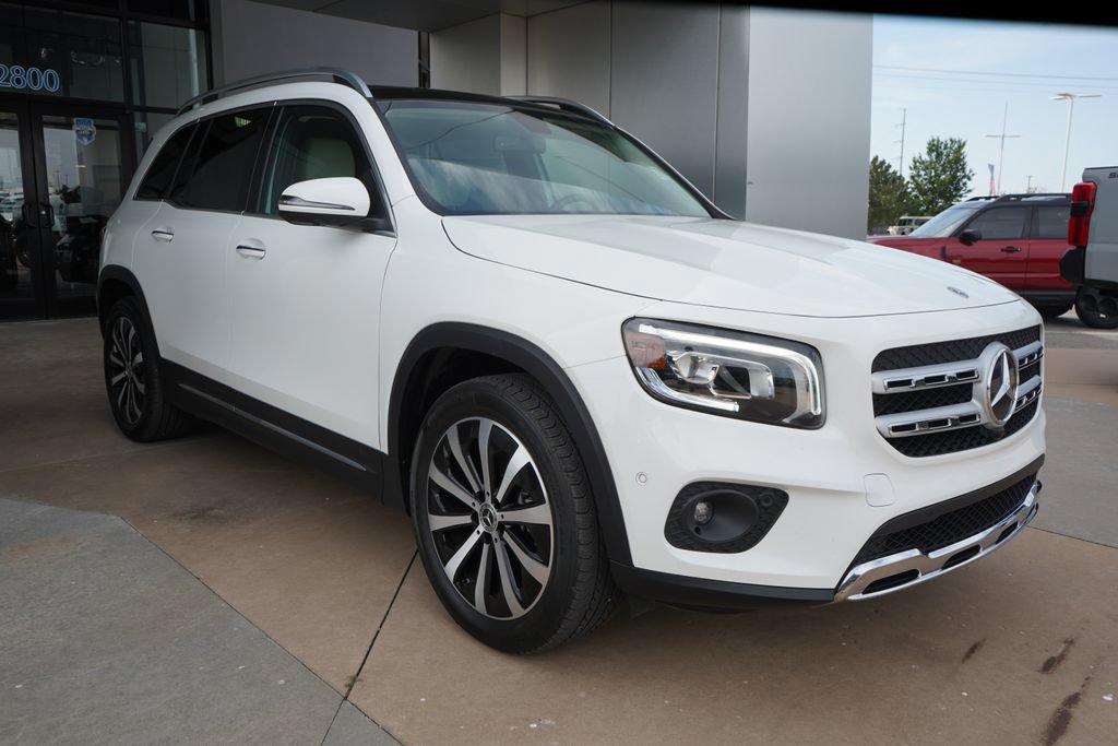 Used 2023 Mercedes-Benz GLB 250 4MATIC image 2