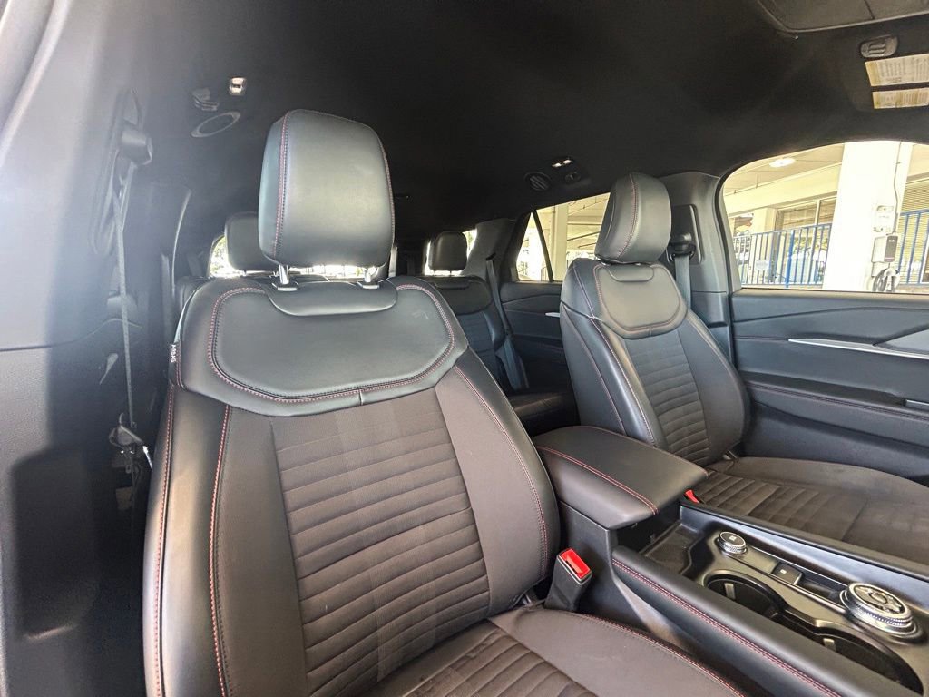 Certified 2025 Ford Explorer ST-Line image 27