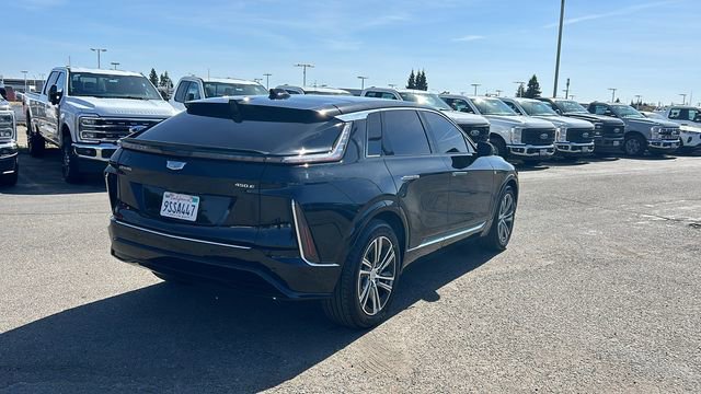 Used 2025 Cadillac Lyriq Luxury RWD image 3