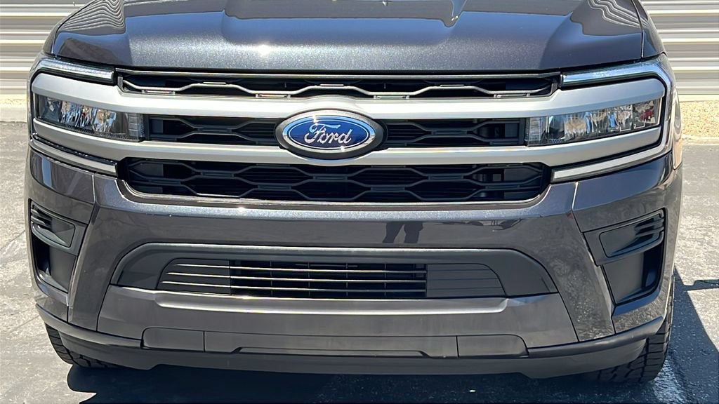 Certified 2024 Ford Expedition XLT RWD image 3