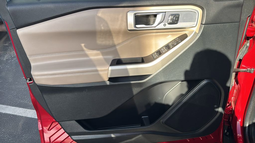 Certified 2021 Ford Explorer Limited w/ Hybrid Equipment Group 310A RWD image 18