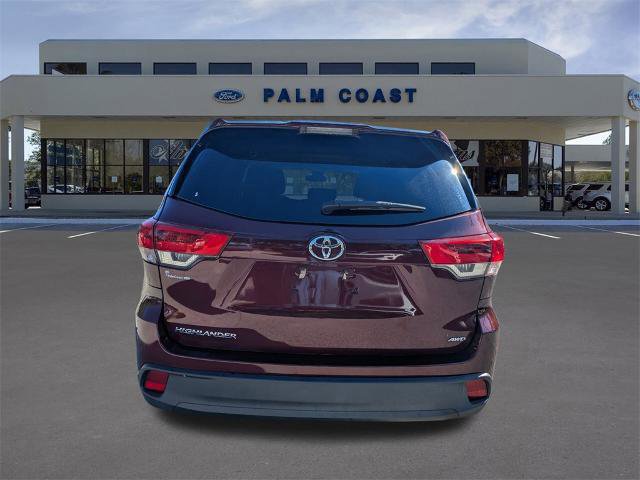 Used 2017 Toyota Highlander LE image 4