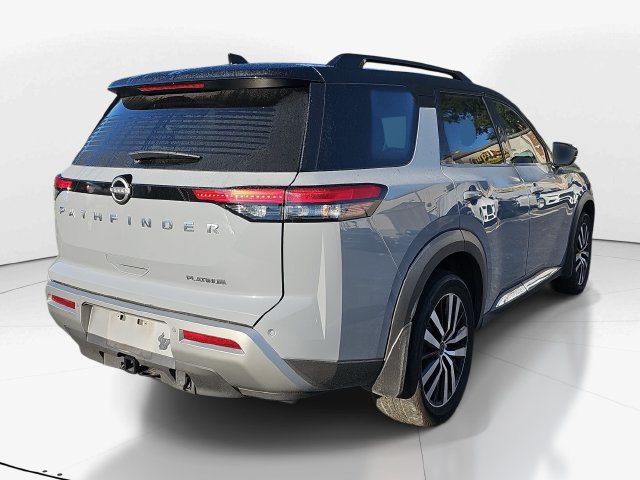 Used 2024 Nissan Pathfinder Platinum FWD image 3