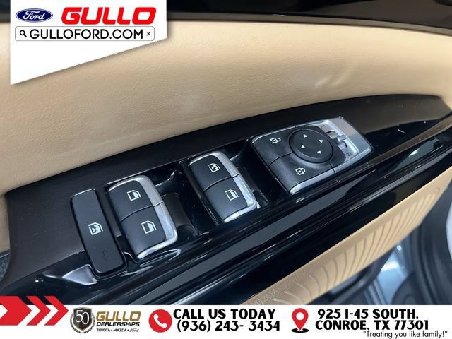 Used 2024 Kia Carnival EX FWD image 20