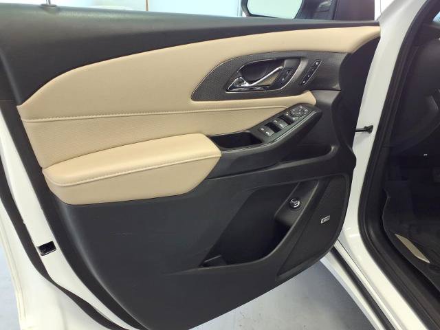 Used 2023 Chevrolet Traverse Premier FWD image 13