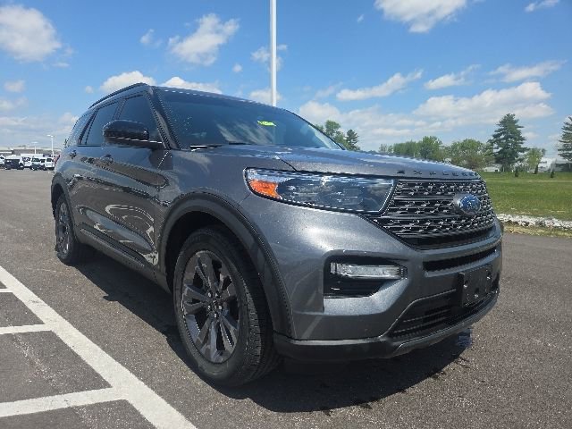 Certified 2022 Ford Explorer XLT w/ Equipment Group 202A RWD image 1