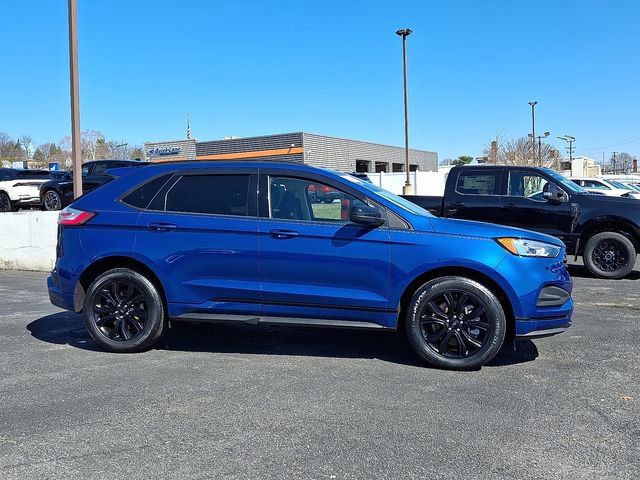 Certified 2024 Ford Edge SE w/ Black Appearance Package image 5