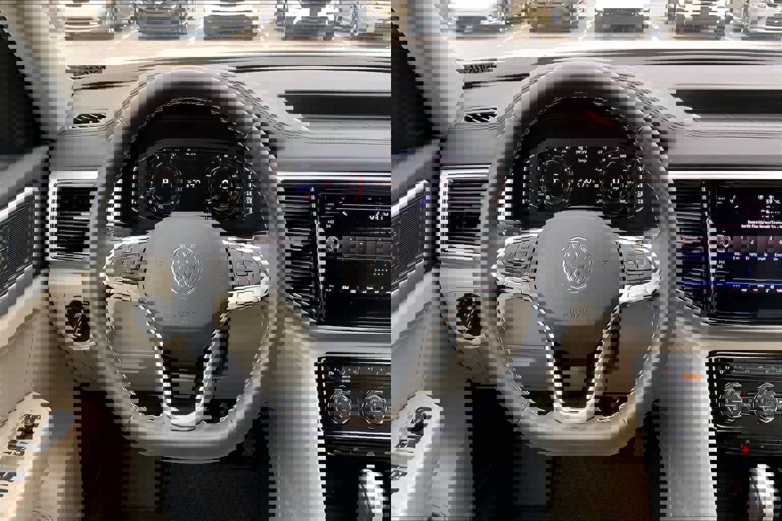 Used 2023 Volkswagen Atlas SE w/ Black Wheel Package image 7