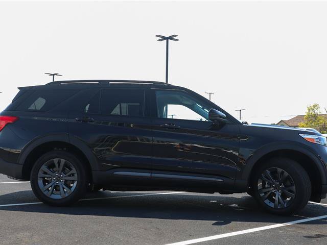 Certified 2024 Ford Explorer XLT w/ Equipment Group 202A AWD/4WD image 6