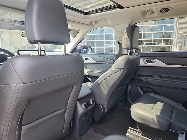 Certified 2025 Ford Explorer Active w/ Active Comfort Package AWD/4WD image 24