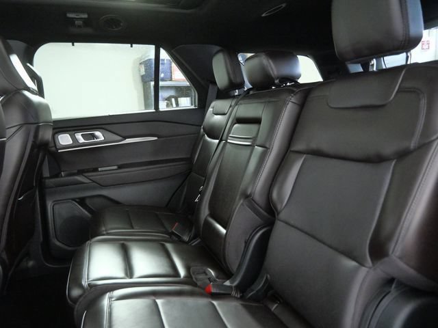 Certified 2025 Ford Explorer Platinum AWD/4WD image 11