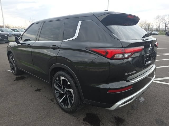 Used 2022 Mitsubishi Outlander SE AWD/4WD image 16
