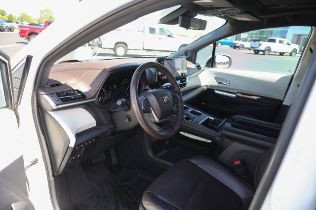 Used 2021 Toyota Sienna Platinum FWD image 19