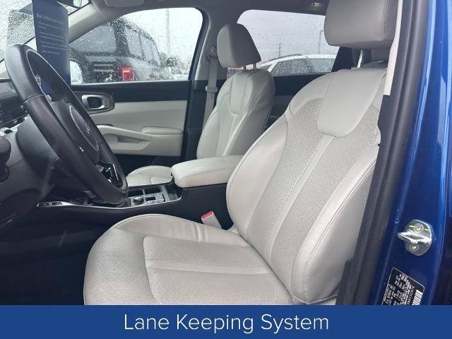 Used 2022 Kia Sorento EX w/ Panoramic Sunroof Package image 9