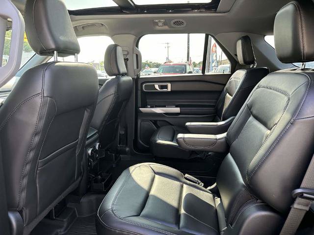Certified 2022 Ford Explorer XLT w/ Equipment Group 202A AWD/4WD image 17