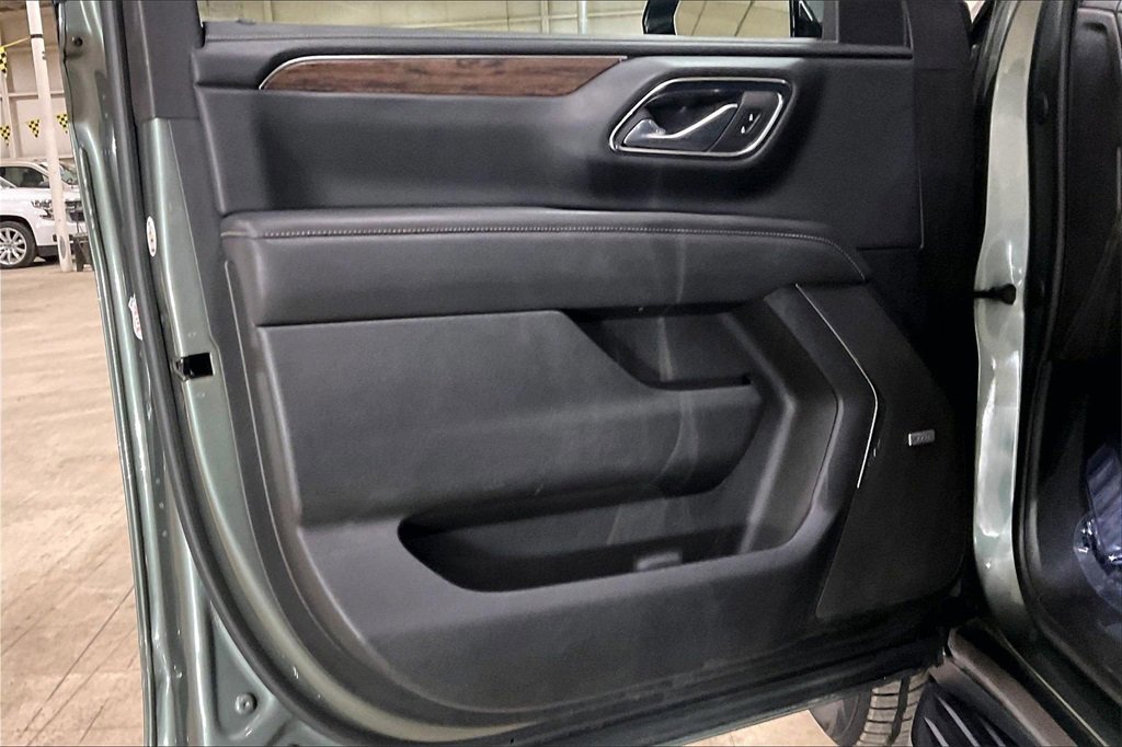 Used 2023 Chevrolet Suburban Premier image 21